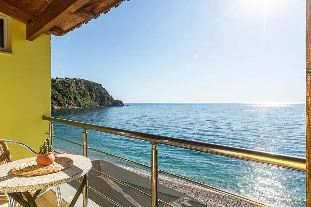Potam'Sea Bliss 32 - Beach Front, Sun Beds & Parking Himare 0*,