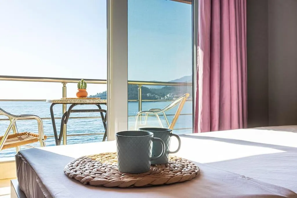 Potam'Sea Bliss 32 - Beach Front, Sun Beds & Parking Himare 0*,  Albania