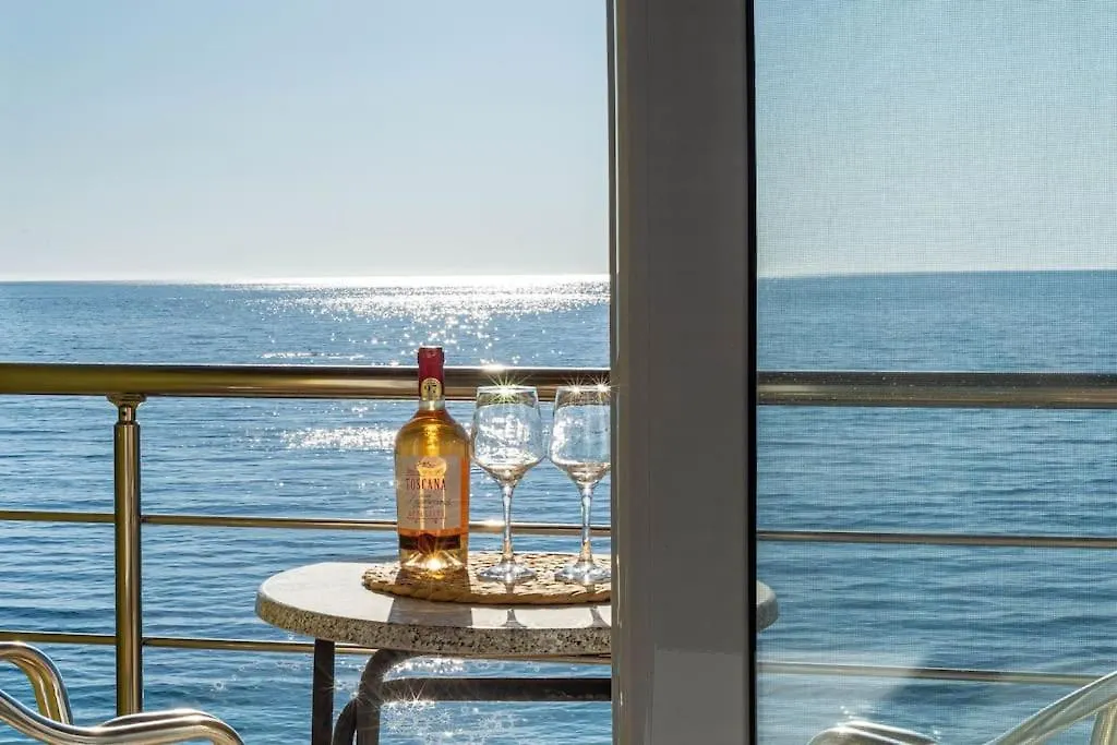 Potam'Sea Bliss 32 - Beach Front, Sun Beds & Parking Himare 0*,  Albania