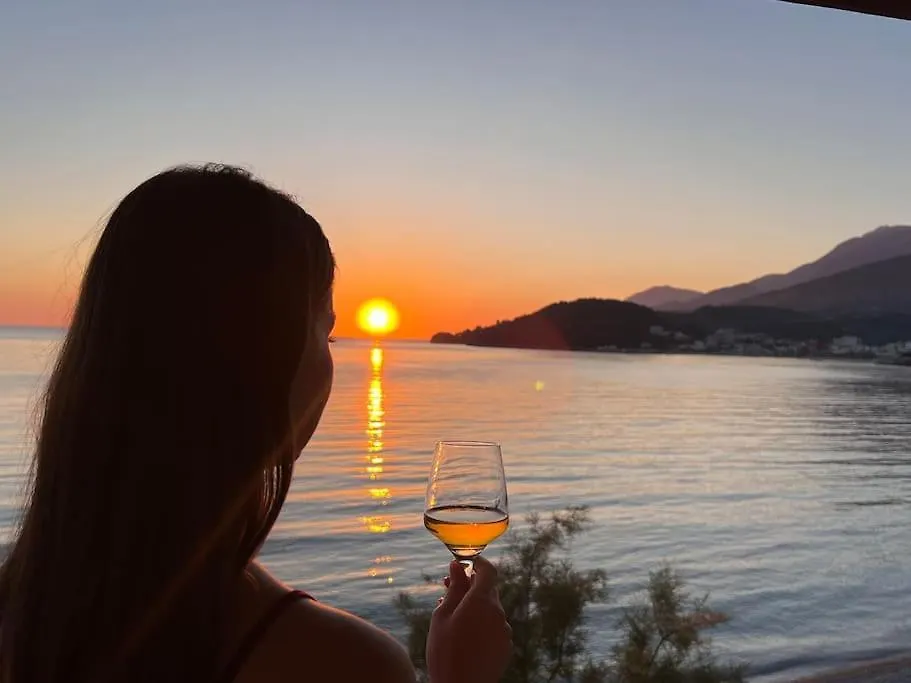 Potam'Sea Bliss 32 - Beach Front, Sun Beds & Parking Himare