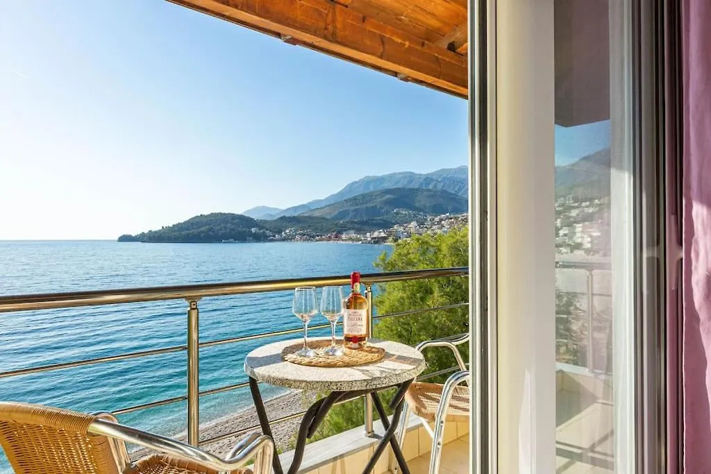 Potam'Sea Bliss 32 - Beach Front, Sun Beds & Parking Himare
